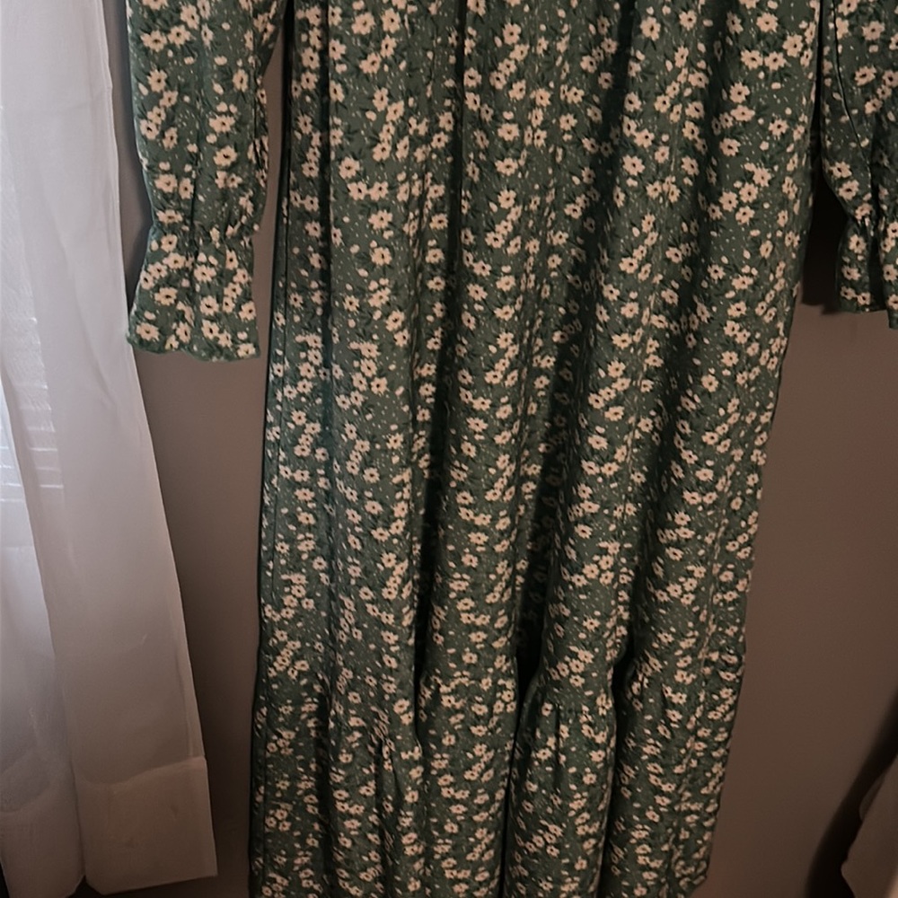 Women’s dress - Picture 5 of 7